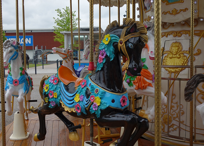 France Location Manèges : location carrousel manège d'Antan dans les Landes (40), en Haute-Garonne (31) & en Gironde (33)